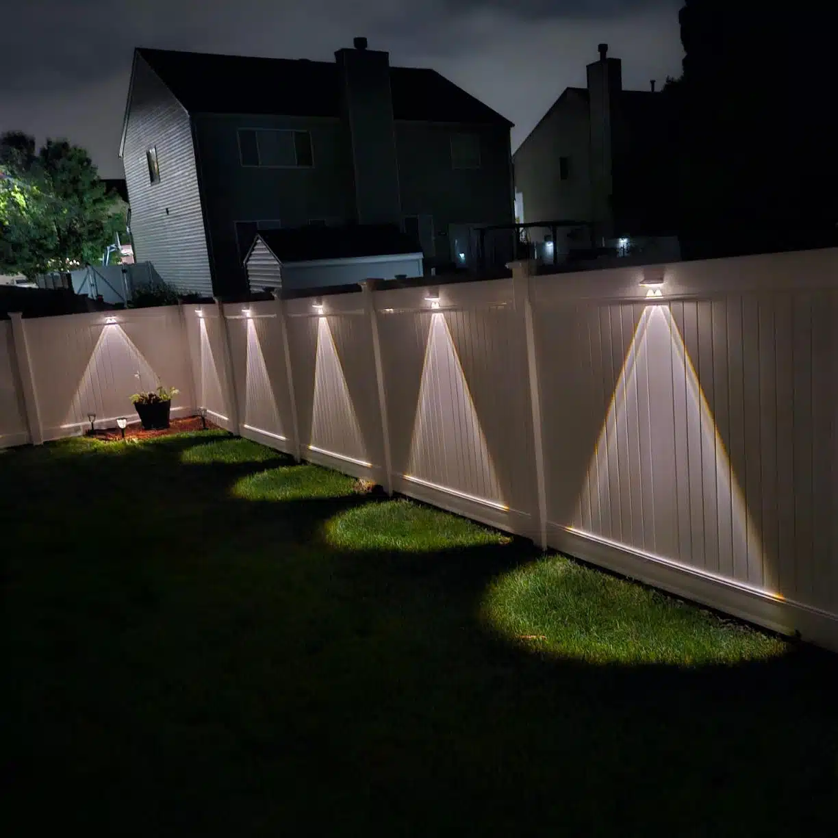 NeoElect Double LED Fence Light - Installation Idea 4 - Neo Elect NeoElect Double LED Fence Light - Installation Idea 4